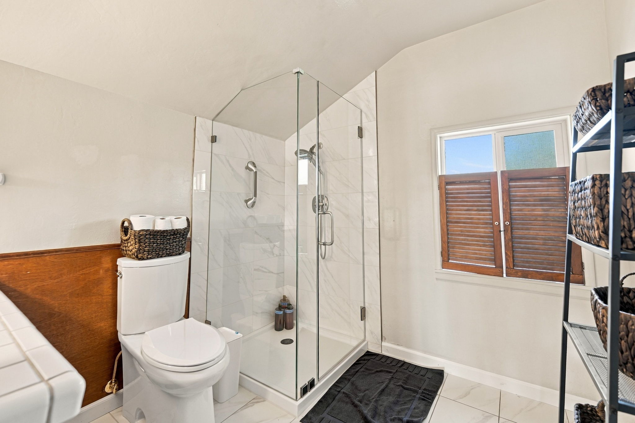Westbury, a  bathroom